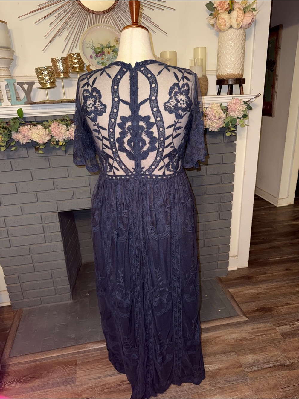 Navy Lace V-Neck Maxi Dress - Picture 4 of 10